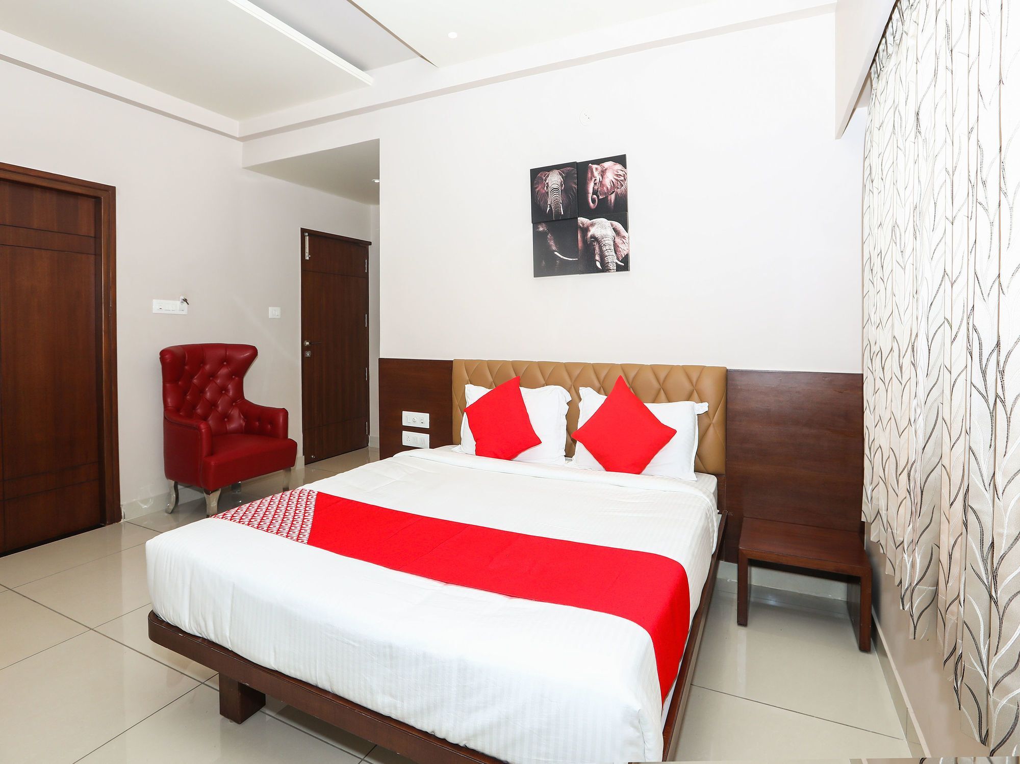Oyo 15220 Jn Stay Mysore Bagian luar foto
